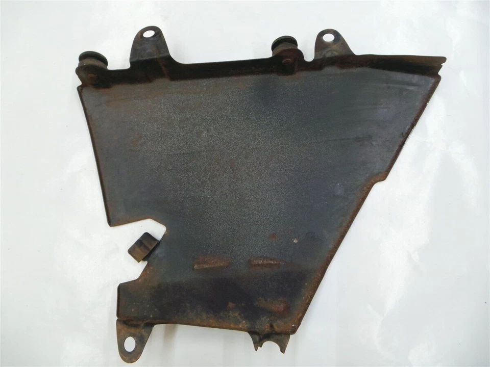 82 83 PROTECTOR SILENCIADOR CUBIERTA LATERAL INTERIOR YAMAHA XT125 XT200 15A-14718-01-00 Foto 2 de 4