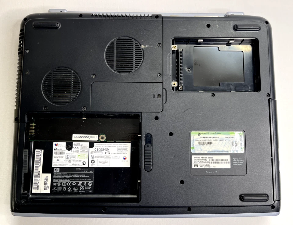 Portátil y cargador HP Pavilion zx5000 PC 15,4" - Enciende; Sin disco duro; Sin batería Foto 3 de 4