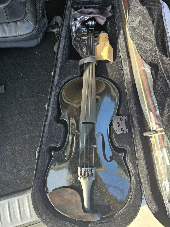 Tower Strings Midnight Violin  Still New Bought It A Year Ago Never Use It. - Image 2 of 4