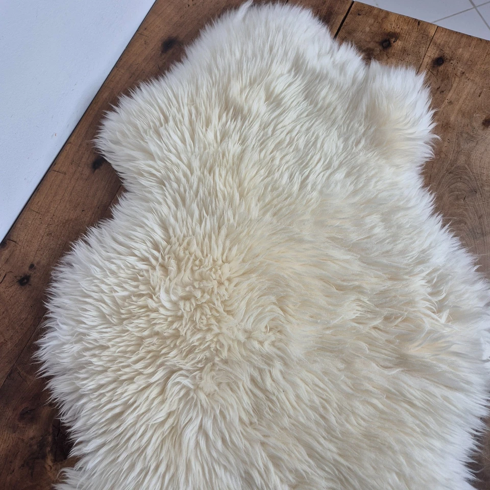 Alfombra de piel de oveja blanca IKEA Rens 20x30 peluda suave prístina Foto 4 de 4