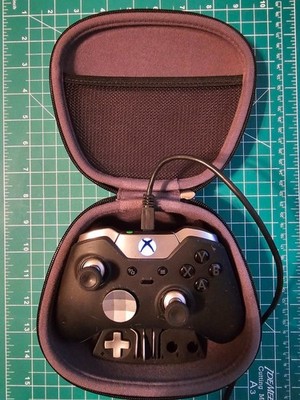 xbox elite controller series1, with case, with cable, used and missing some bits