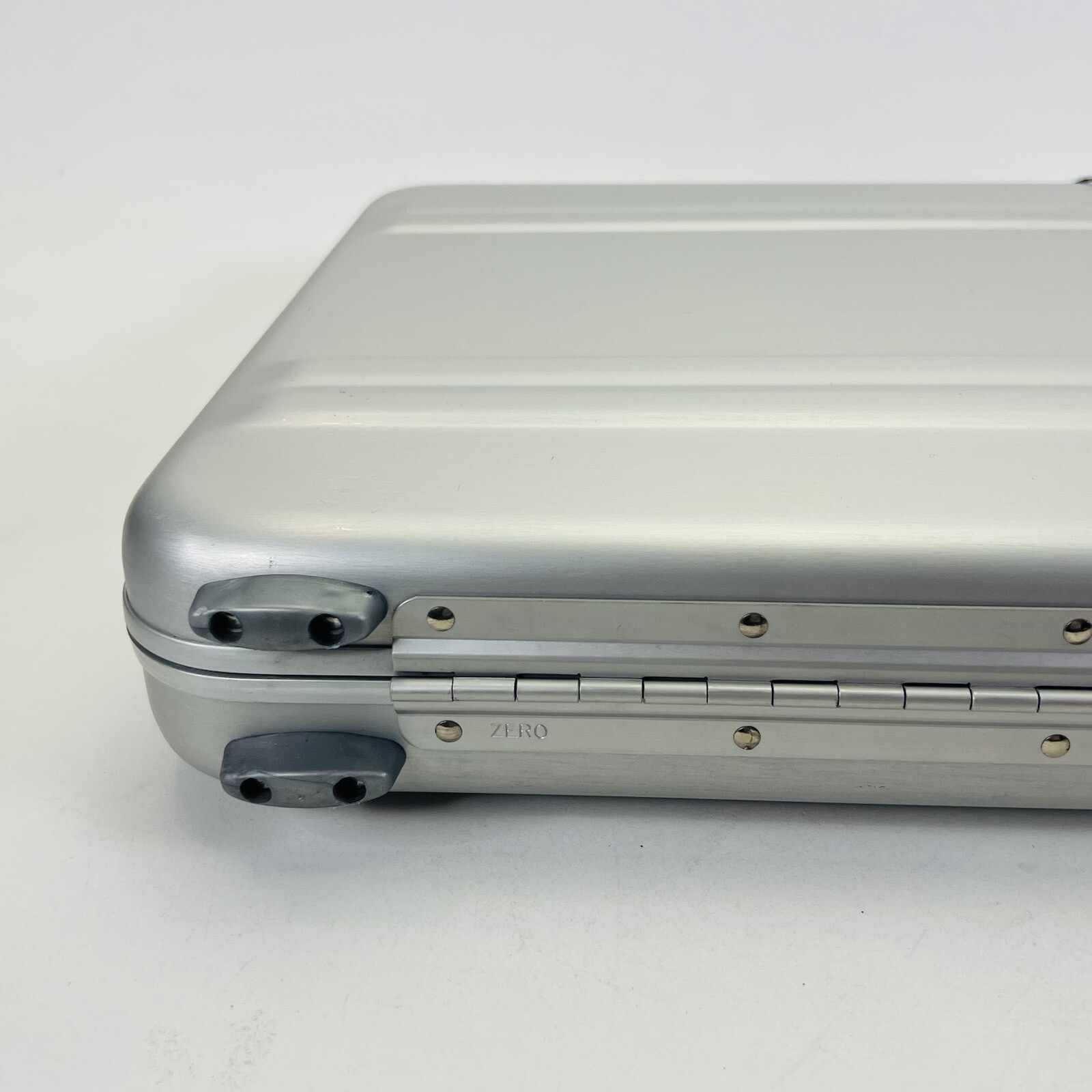 Zero Halliburton Z2 Aluminum Briefcase NO KEY eBay