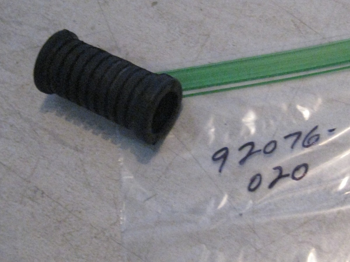 1976 Kawasaki Kz400 KZ Rear Foot Pegs Footrest 92076-024 for sale