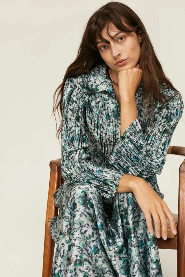 Vestido Camisa Vince Talla Pequeña Verde Berry Blooms Plisado Midi Manga Larga Talla XS Foto 4 de 4