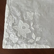 VTG White Work Hankie 4-Corners Floral Applique Cotton Handkerchief 15x16"