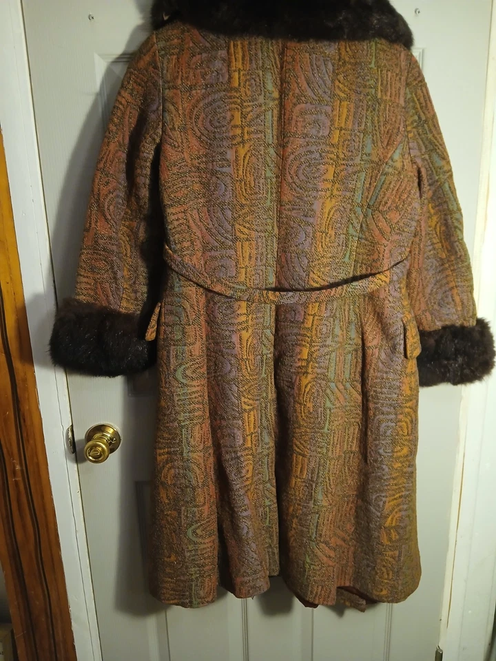 Vintage Jacquard 1960 Coat With Faux Fur Collar & Sleeves Geometric Design Heavy - Image 3 of 4