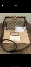 Borsa a tracolla Gucci GG Supreme Monogram marrone pelle di vitello rigida mini baule