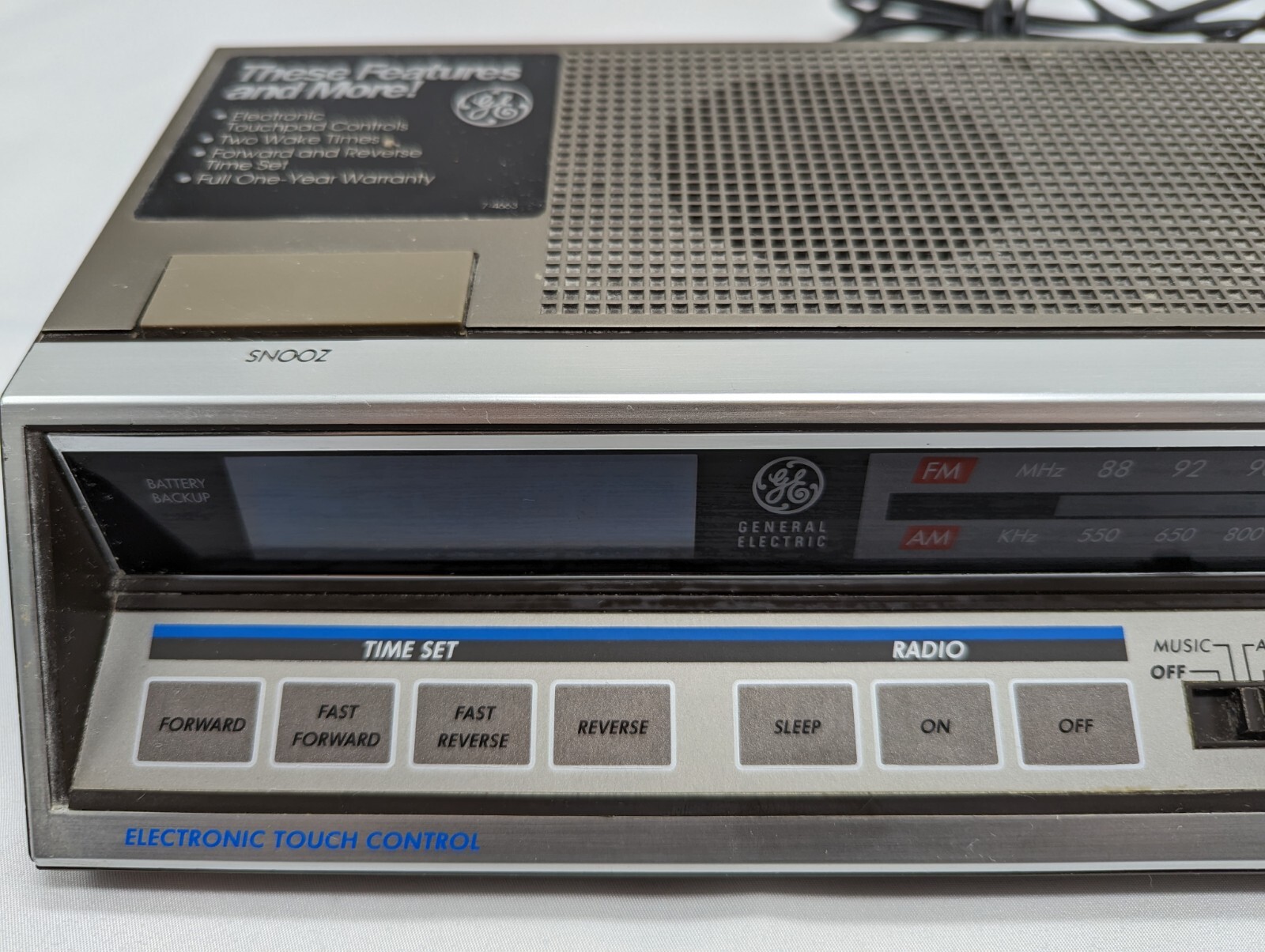 Vintage GE General Electric FM/AM Dual Alarm Digital Clock Radio 7