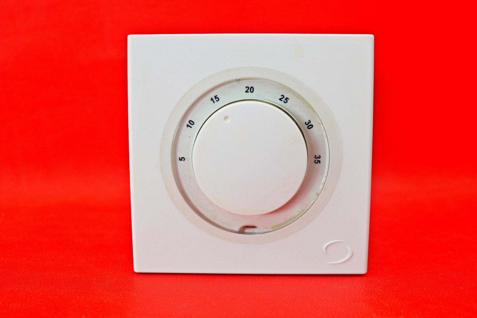 Salus RT200 Electronic Room Thermostat Altech ALTHC006