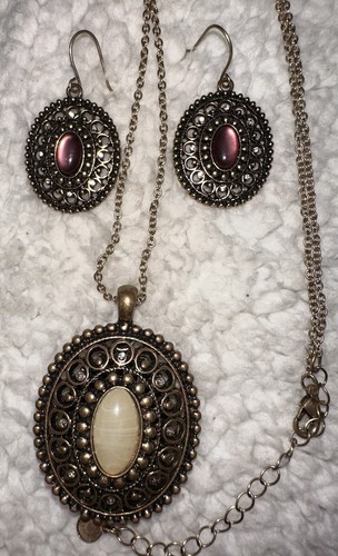 Gold Filigree Cats Eye & Rhinestone Medallion Necklace With Earrings - Picture 2 of 7