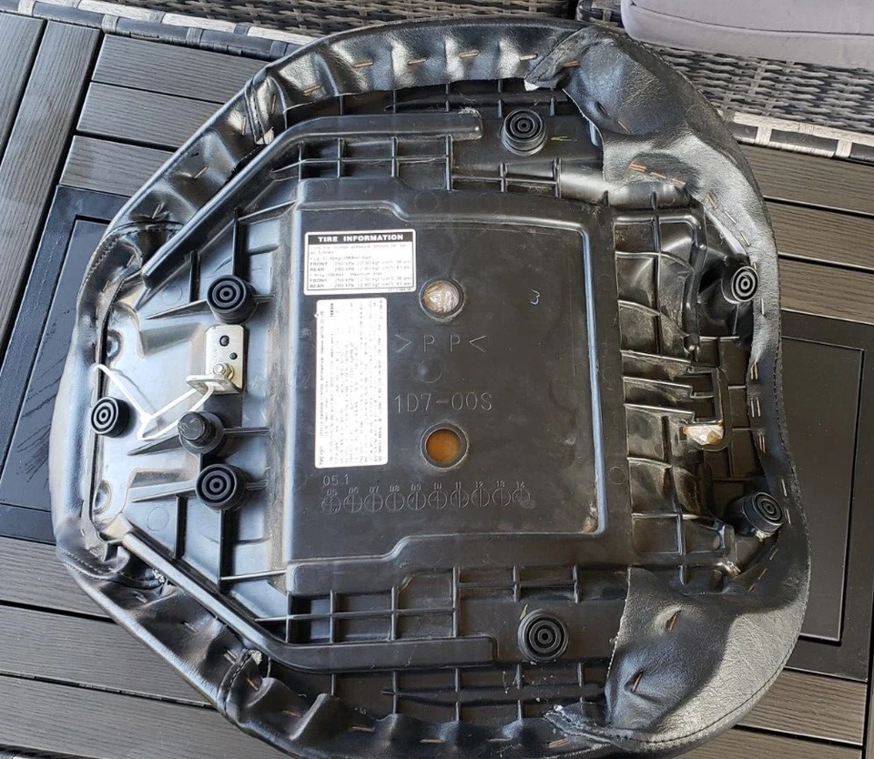 Оригинальное черное седло для переднего мотоцикла Yamaha Vstar 1100 Classic - Изображение 4 из 4