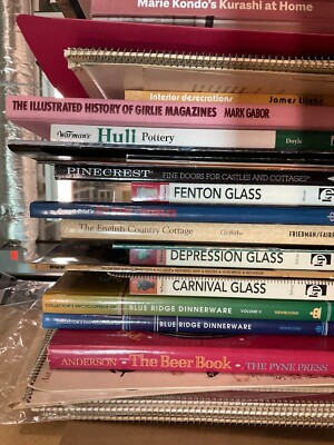 Antiques & Collectors & Interior Design - Choose from 40+ Titles & value guides