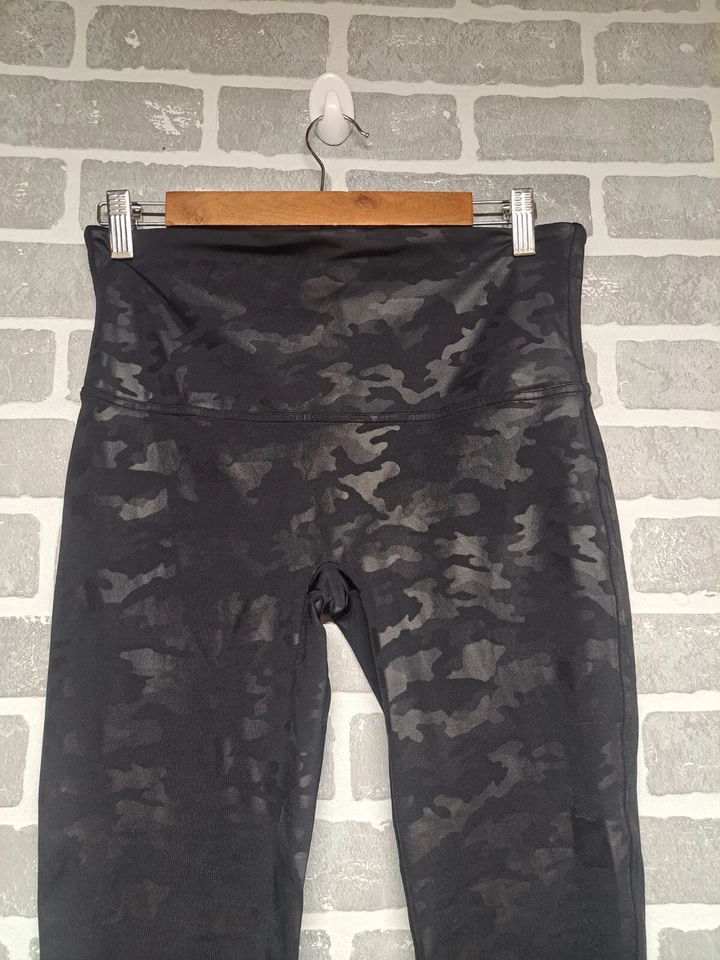 Pantalones de entrenamiento Spanx para mujer camuflados con estampado de satén para yoga gimnasio talla XL Foto 3 de 4