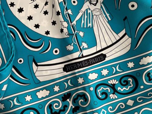 HERMES Carre 140 Silk Shawl Peuple du Vent Blue/White Vintage Unused with Box - Picture 3 of 11
