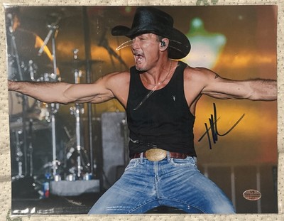 Tim McGraw Signed owns 27 #1 Hits 8.5x11 photo Future Country HOF VSA COA