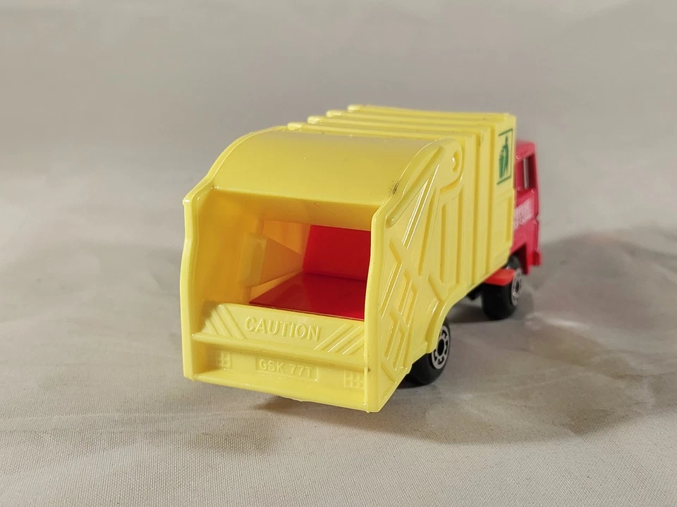 Matchbox #36 Refuse truck - Sam's Club Exclusive - Red w/ Yellow Collector  MINT - Image 3 of 4