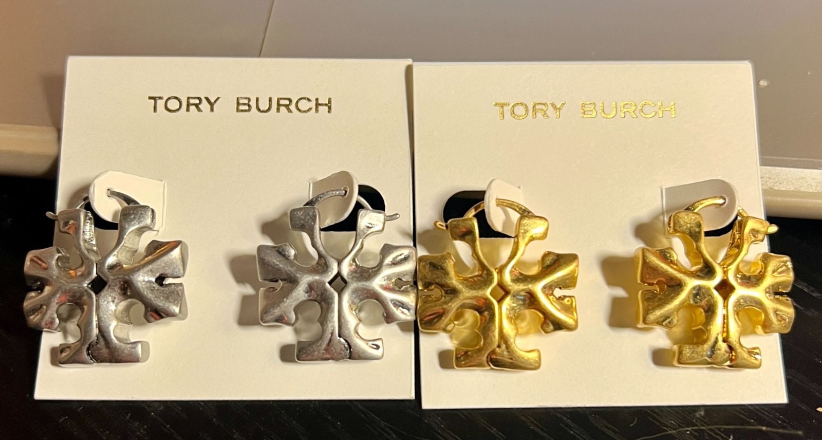 TORY BURCH GOLD ROXANNE HIDDEN LOGO HOOP EARRINGS thumbnail 5