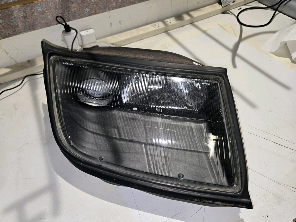 90-96 Nissan 300zx OEM Passenger Side Headlight / Headlamp Assembly - Image 3 of 4