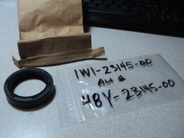 ユアンページ Set of (2) Yamaha Front Fork Oil Seal (See Fitment Chart