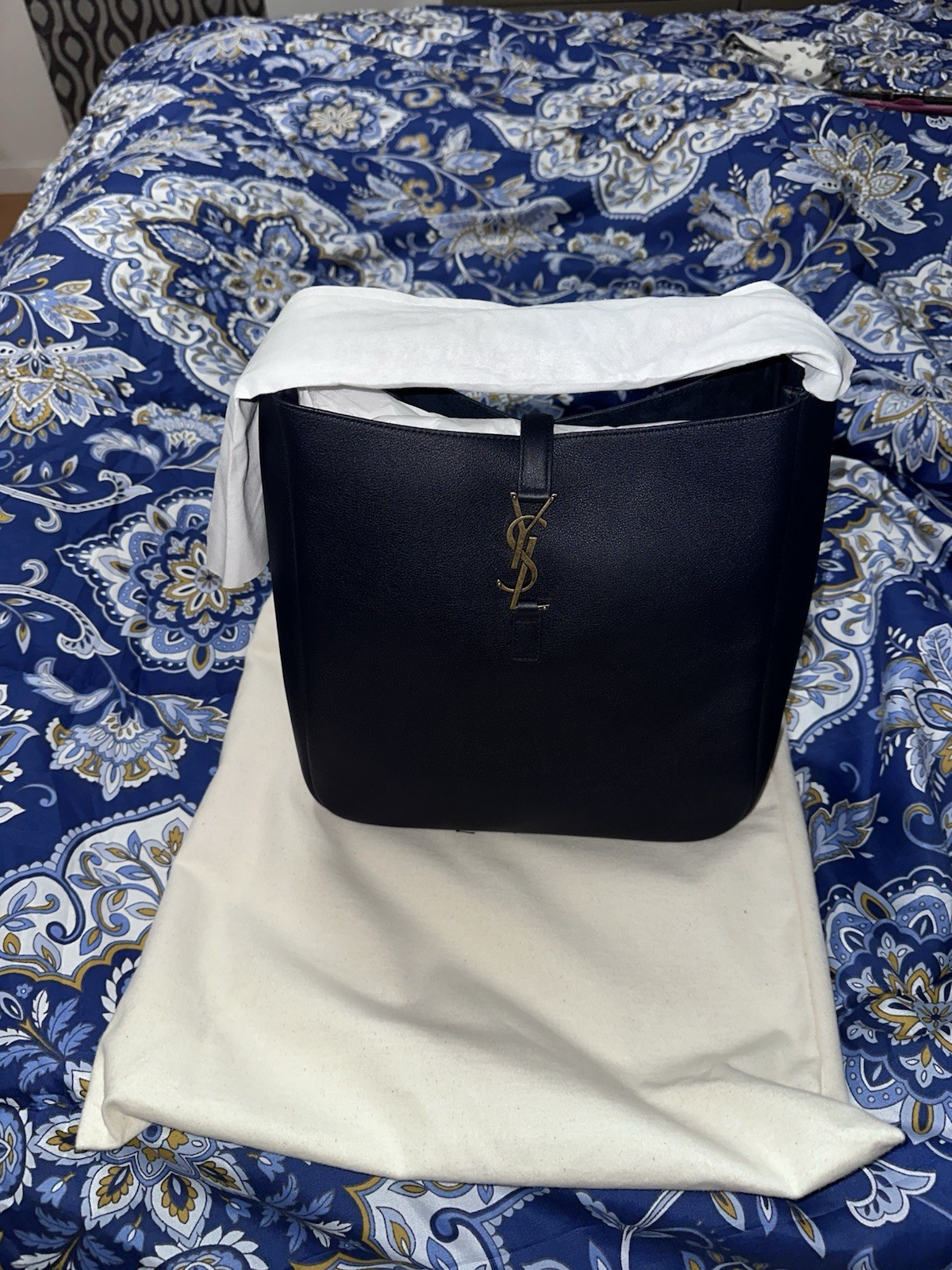 Authentic Saint Laurent LE 5 À 7 SUPPLE LARGE IN GRAINED LEATHER BLEU ABYSSE