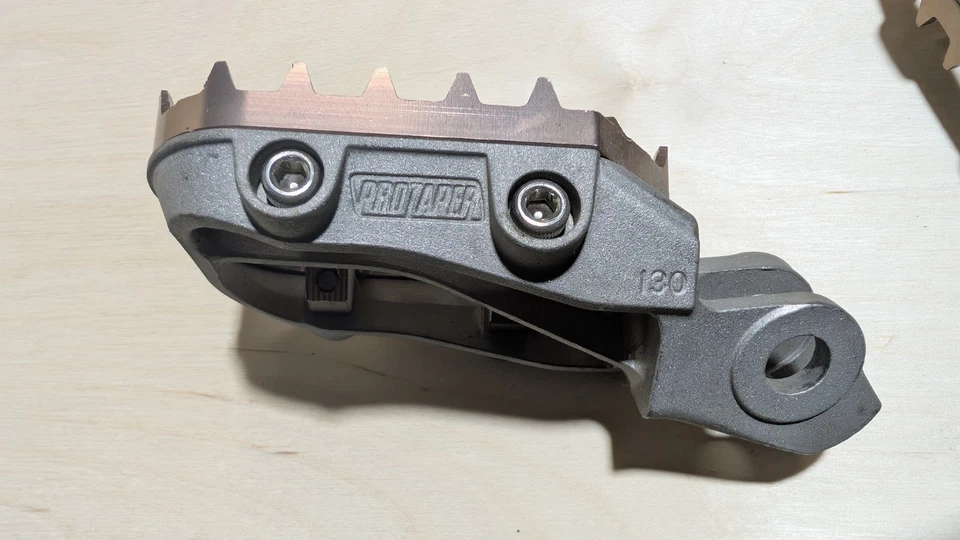 Escaleras agresivas ProTaper para motocicletas Zero Foto 3 de 4