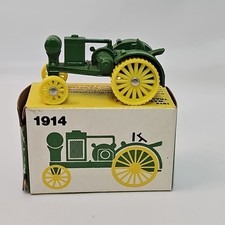 Vtg 1914 model JOHN DEERE Waterloo Boy Tractor ERTL Desk Model, USA made, No 562