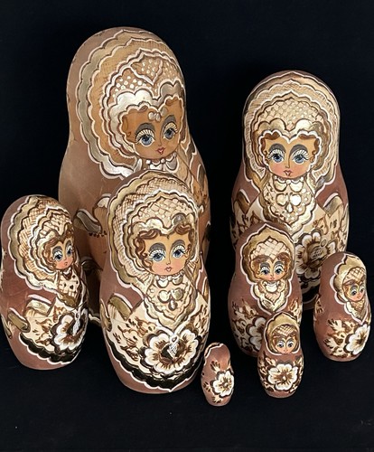 Russische Matrjoschka. Matroschka. 8 Holz-Puppen, mit Signierung.