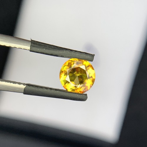 Piedra preciosa suelta de Pakistán de 1,03 quilates corte esfena/titanita natural forma redonda - Imagen 3 de 14