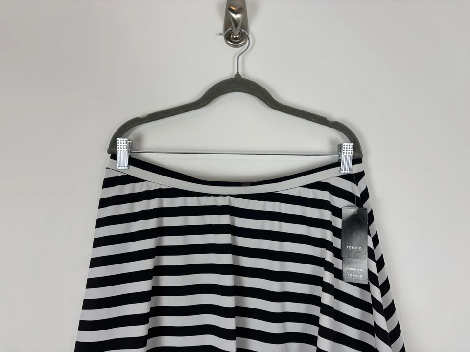 Nuevo con etiquetas Parte inferior de natación con falda tórrida talla 1x negro blanco a rayas patinador cintura alta Foto 4 de 4