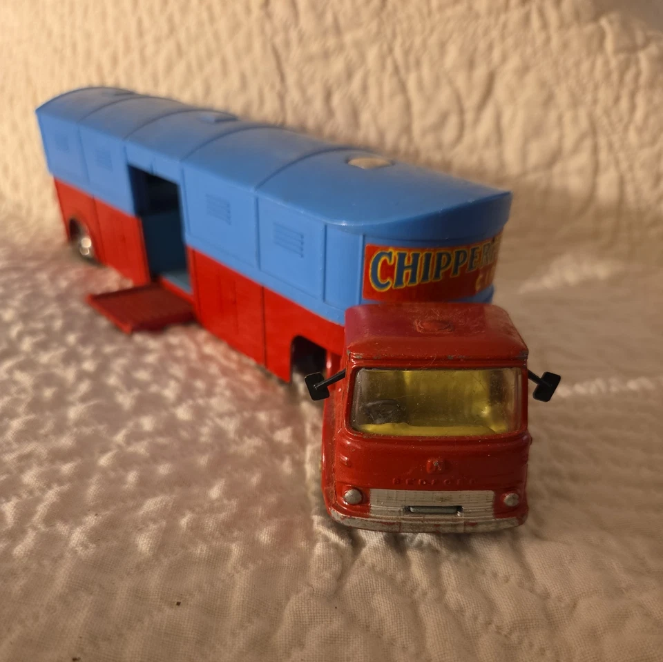 VTG CORGI TOYS CHIPPERFIELDS CIRCUS VEHICLES LOT of 11 DIE CAST - Image 3 of 4