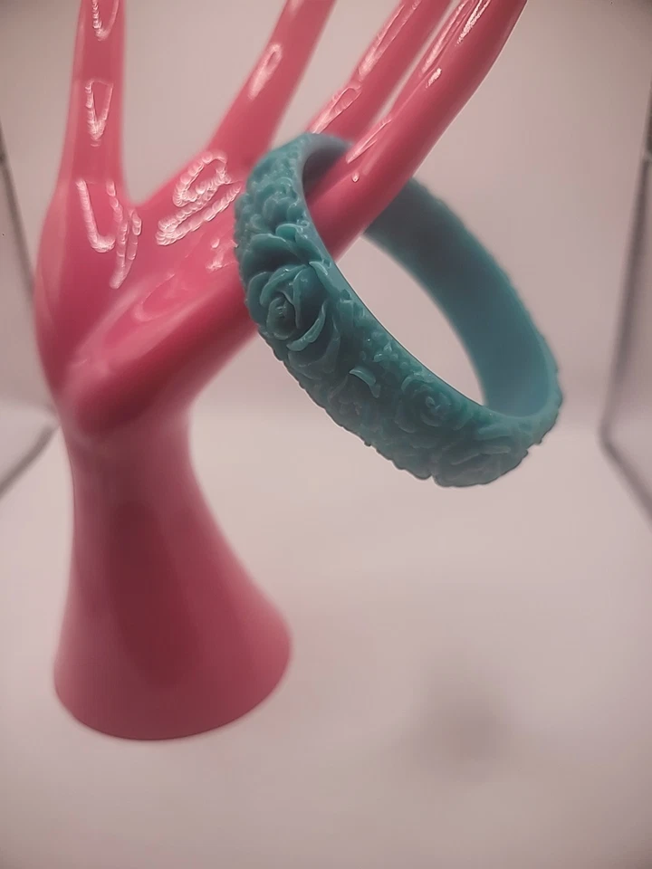 Brazalete Brazalete Vintage Juicy Couture Verde Azulado Floral Repujado Joyería Disfraz Foto 2 de 4