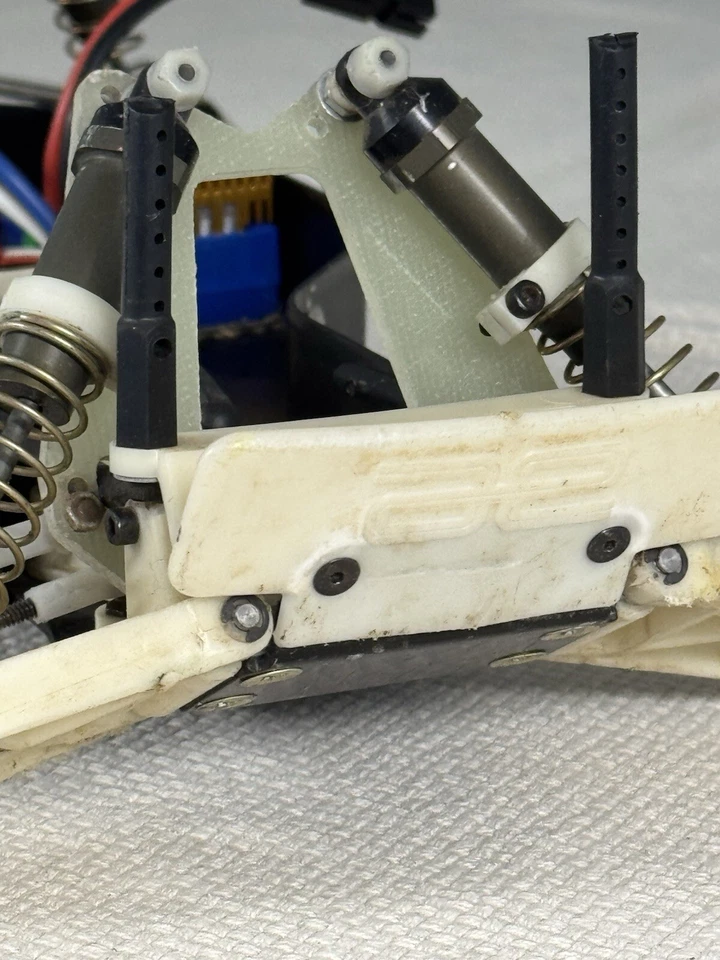 Vintage Team Associated Rc10T Truck - Rare With Andy‘s Monster Conversion Arms - Image 3 of 4