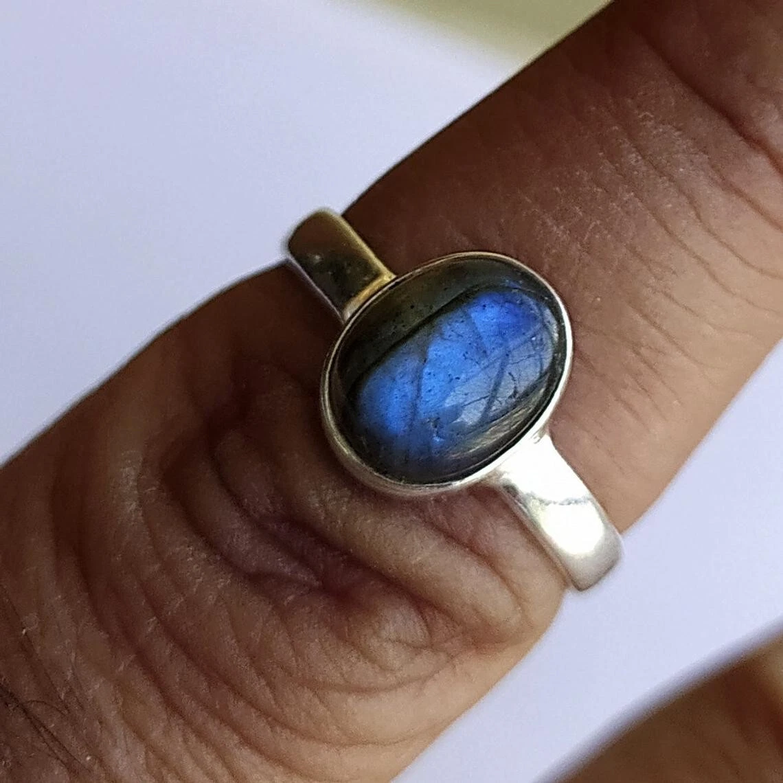 Anello Ovale in Argento 925 Placcato Oro con Labradorite
