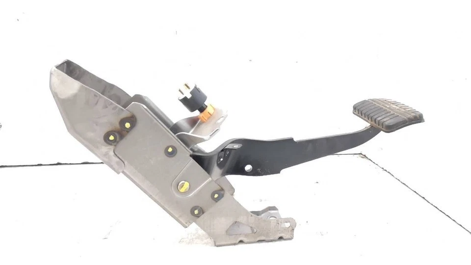 Mitsubishi Space Star 2013 LHD 1.2 transmisión automática pedal de freno gasolina 59kW Foto 4 de 4