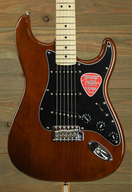 Fender American Special Stratocaster Maple Fingerboard Walnut