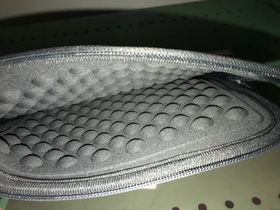 V7 Protective Sleeve (iPad) ☆ TD23BLK-GY-2N ☆ NEW ✅❤️️✅❤️️ - Image 3 of 3