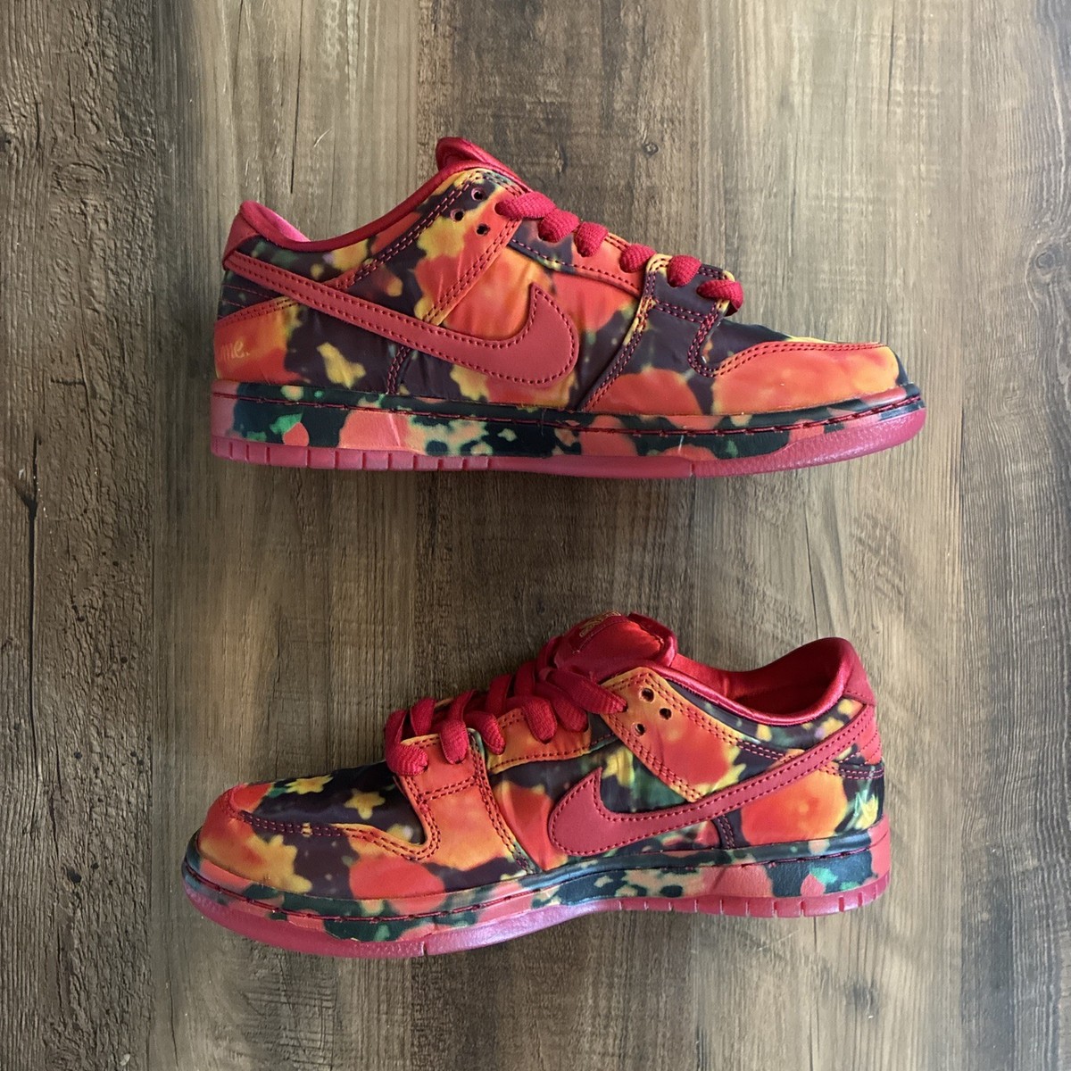 Nike SB Dunk Low X The Wizard Of Oz Ruby Men Size 6.5 / Women 8