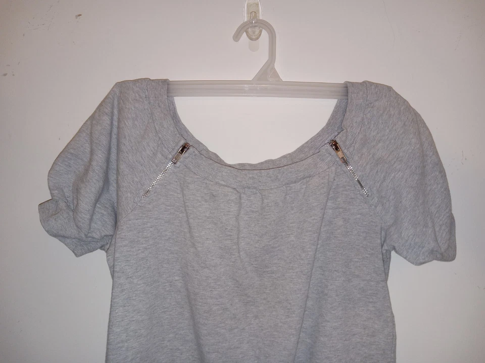 Top mujer Twenty One talla pequeña.  Elegante manga corta con cremalleras delanteras Foto 4 de 4