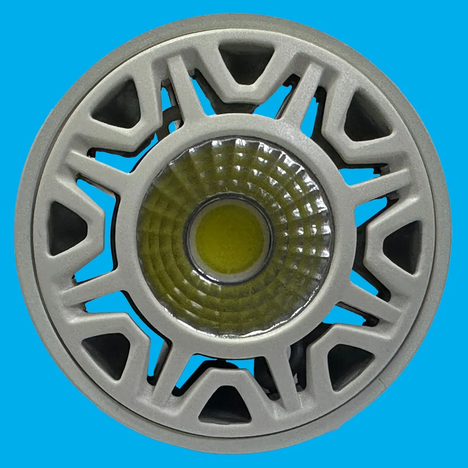 8x 8W (=50W) LED MR16, 12V, GU5.3, Warm White Reflector Spot Light Bulb Lamps - Image 4 of 4