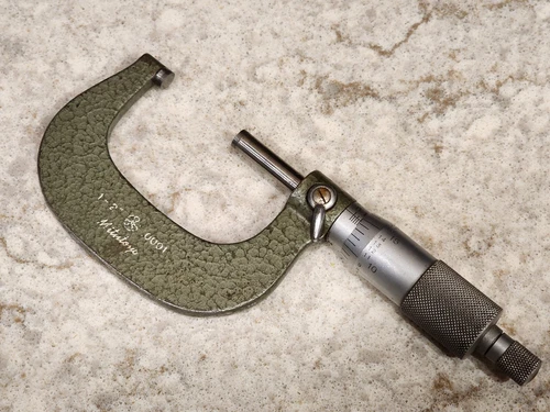 Mitutoyo 103-262 .0001 Outside Micrometer 1-2" w/ Lock & Ratchet Stop