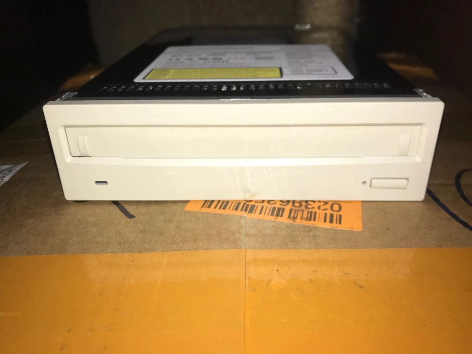 Sony SMO-F551-SD 5.2GB Internal SCSI 50 Pin MO Optical Drive - Image 3 of 3