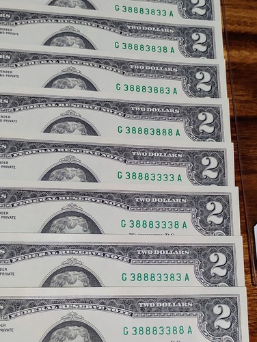 Seltenes Lot von 8 binären Seriennummern unzirkuliert, echten Zwei-Dollar-Scheinen. 2 $, Zwei - Bild 1 von 24