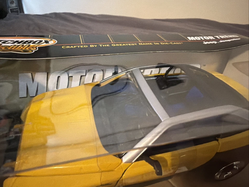 Matchbox Collectibles Motor Trend 1/18 Jeep Jeepster Yellow MIB New - Image 3 of 4