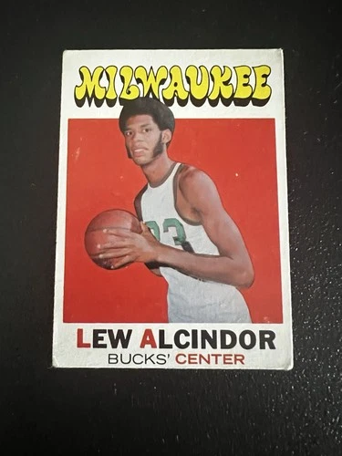 1971-72 Topps - Kareem Abdul-Jabbar #100 Lew Alcindor on Card