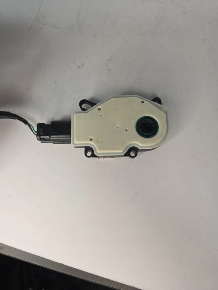 格栅快门执行器 2018 - 2024 年林肯领航员 原始设备制造商 JL34-8476-BB — 第 2/4 张图片