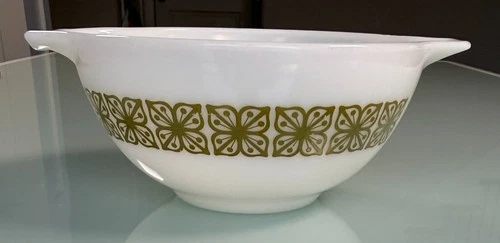 Vintage Pyrex Verde Cinderella Mixing Bowl 1960 mid century 1 1/2 QT Cottagecore