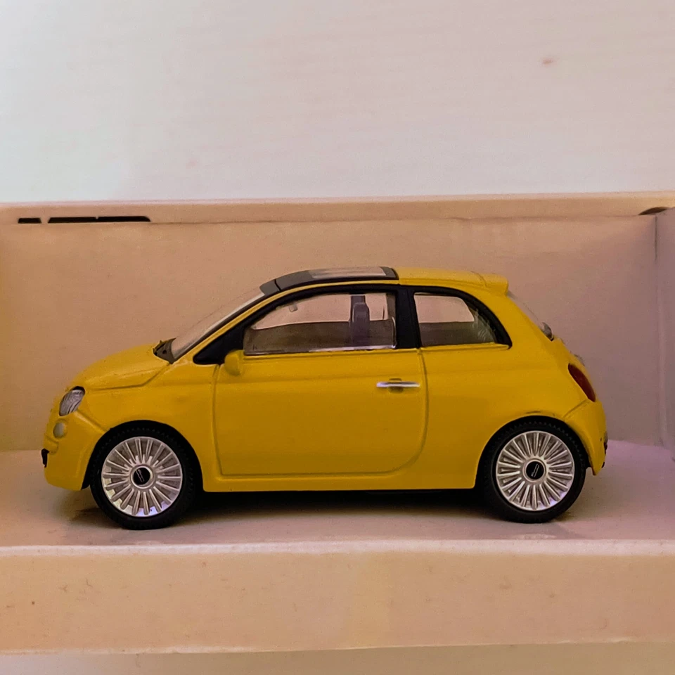 Modellino Auto FIAT 500 - Colore Giallo MONDO MOTORS - Scala 1:43 - Immagine 2 di 4