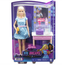 Barbie „Bühne frei für große Träume“ Malibu Schminktisch Spielset mit Puppe