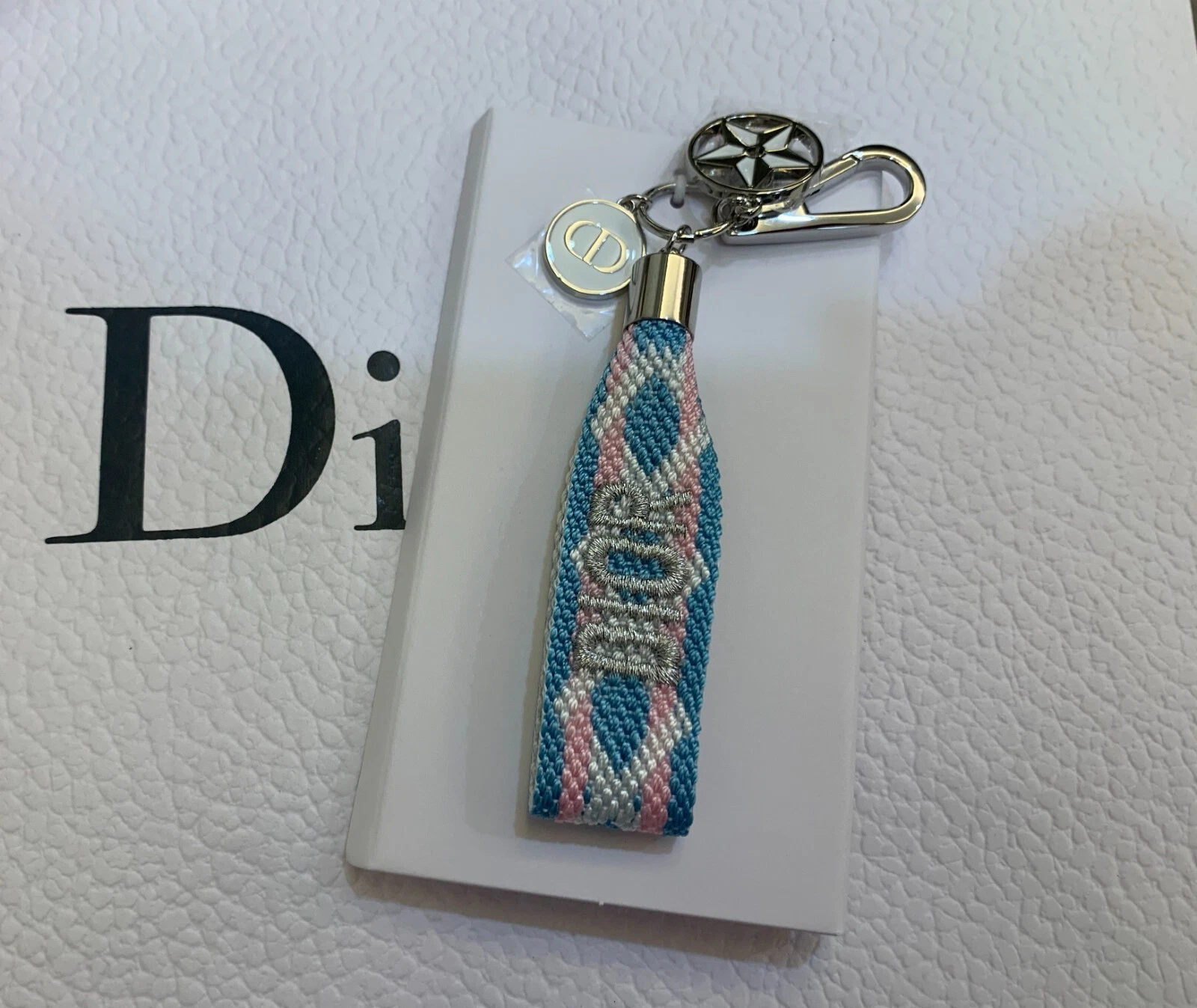 SAC À MAIN DIOR ACCROCHE SAC CROCHET porte clés ciel bleu dans boîte cadeau