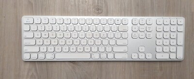 Macally Silver Aluminum Slim Bluetooth Keyboard Light Computer Part Number Keys
